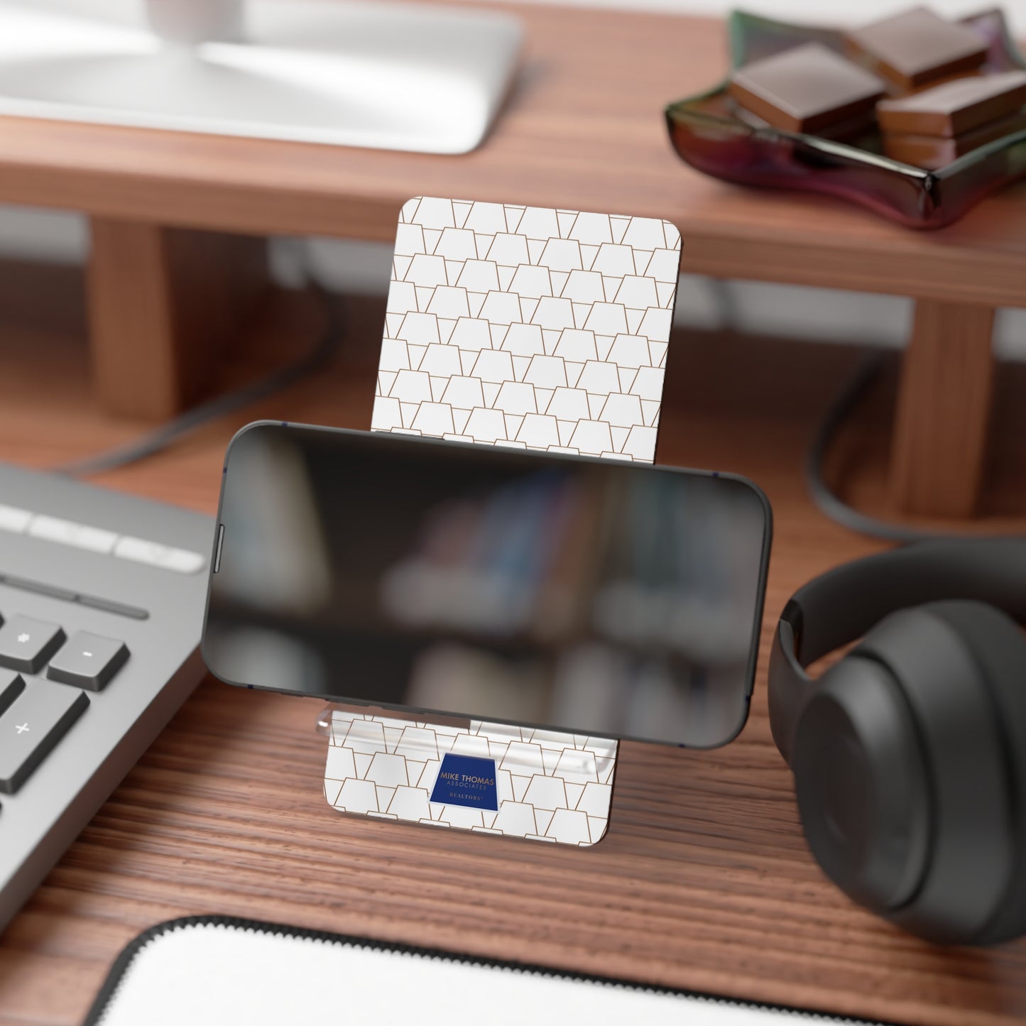 Stylish Mobile Display Stand for Smartphones – Elegant Design for Home & Office